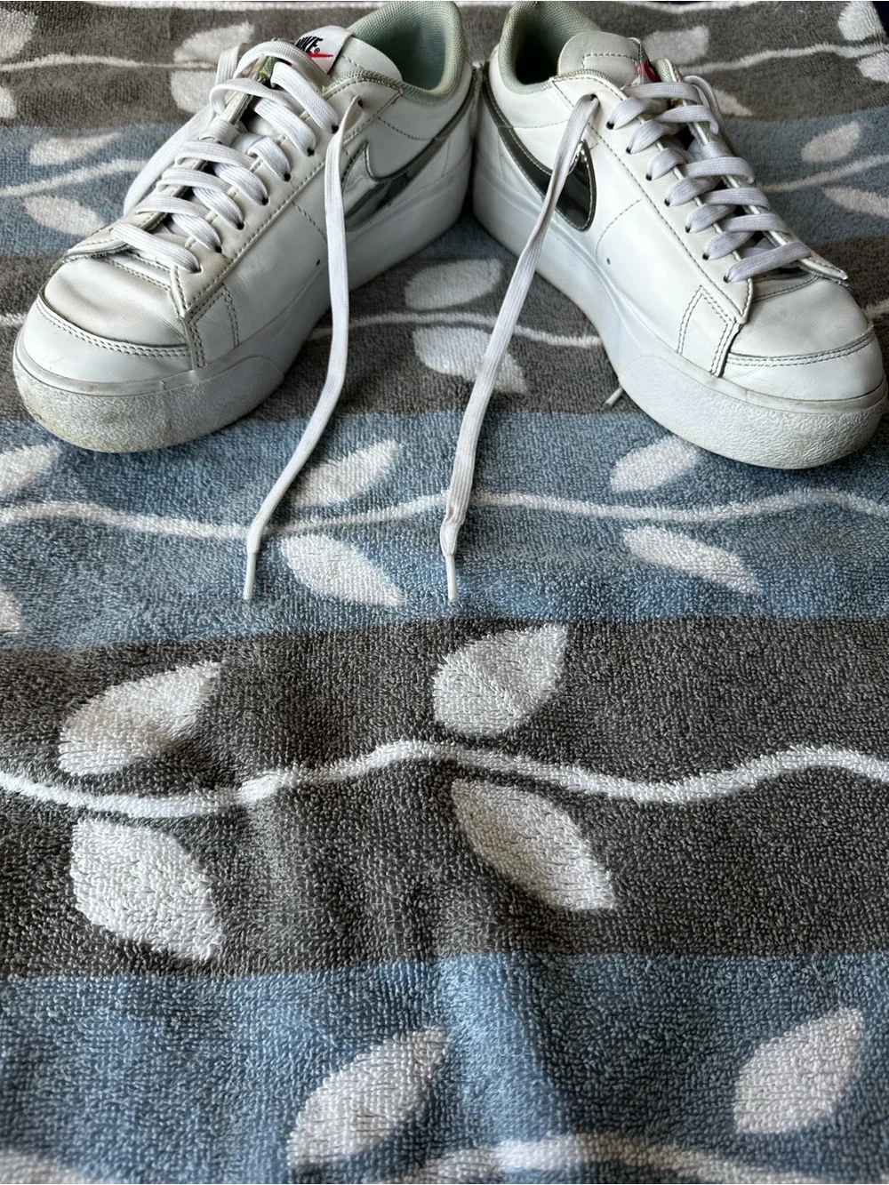 Nike Blazer Low Platform – Mint Foam Iridescent (Women) Size 7